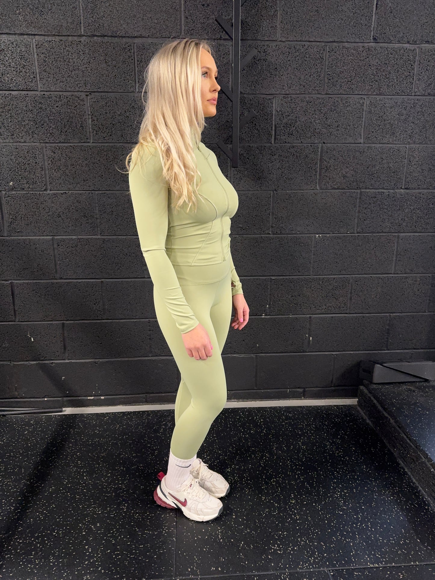 Zip up Active set